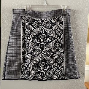 Ladies black & white skirt size L, feels like a sweater type material